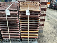 Kunststof bakkerskratten met transport trolley (16x) - afbeelding 1 van  2