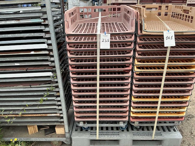 Kunststof bakkerskratten met transport trolley (16x) - afbeelding 1 van  2