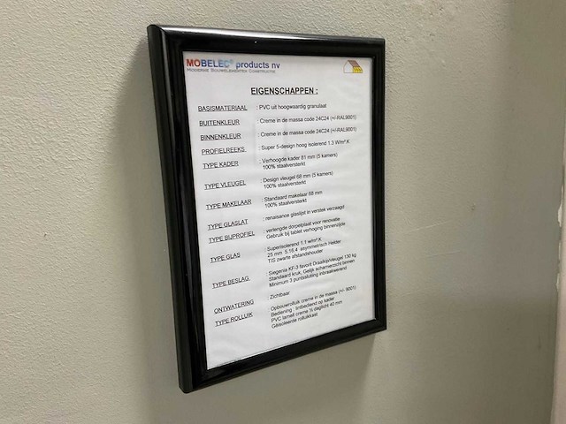 Kunststof draai/kiepraam met rolluik - afbeelding 2 van  2