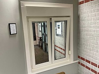 Kunststof draai/kiepraam met rolluik - afbeelding 1 van  2