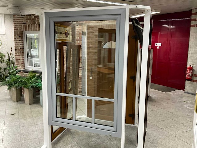 Kunststof draai/kiepraam - afbeelding 1 van  2