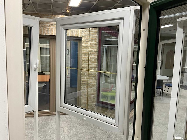 Kunststof draai/kiepraam - afbeelding 1 van  3