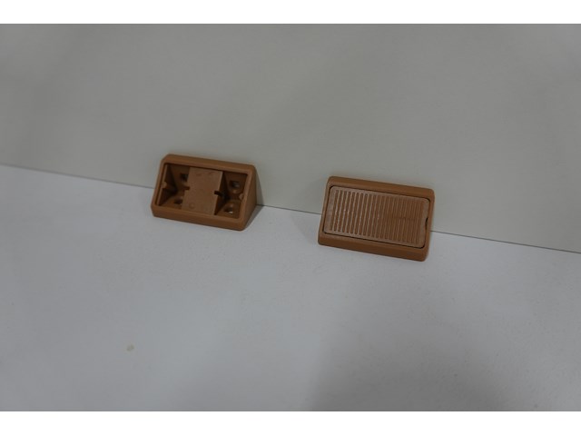 Kunststof hoekverbinders 43x22mm, 49 dozen - afbeelding 1 van  5