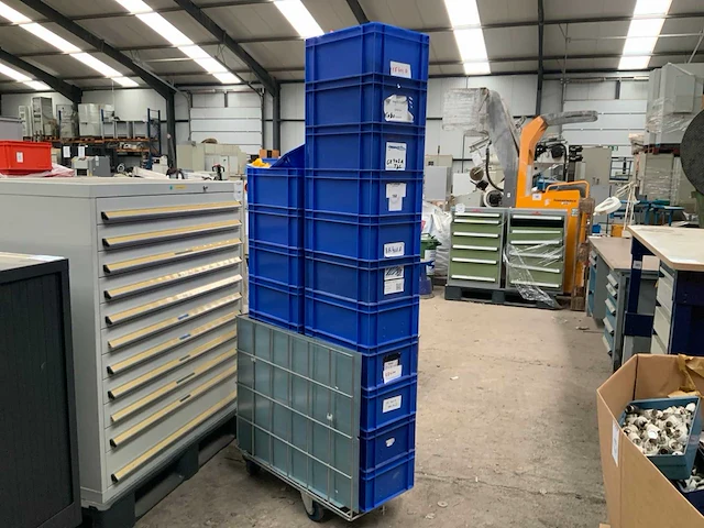 Kunststof magazijnbakken (19x) - afbeelding 1 van  3