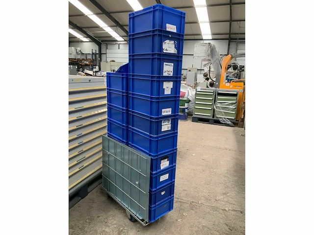 Kunststof magazijnbakken (19x) - afbeelding 2 van  3