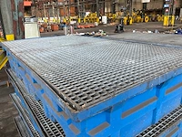 Kunststof opvangbak met metalen looprooster - afbeelding 1 van  7