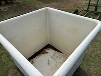 Kunststof regenwaterbak / drinkbak voor dieren - afbeelding 2 van  3