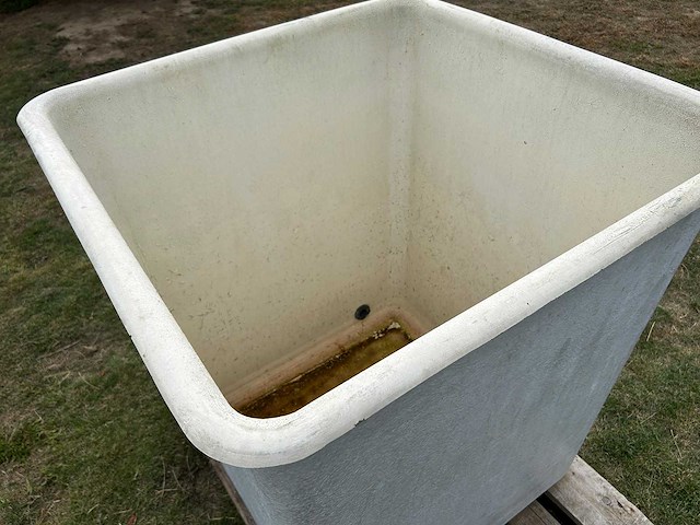 Kunststof regenwaterbak / drinkbak voor dieren - afbeelding 2 van  3