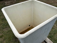 Kunststof regenwaterbak / drinkbak voor dieren - afbeelding 2 van  3