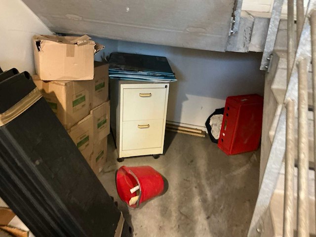 Kunststof rekje met inhoud - afbeelding 7 van  8