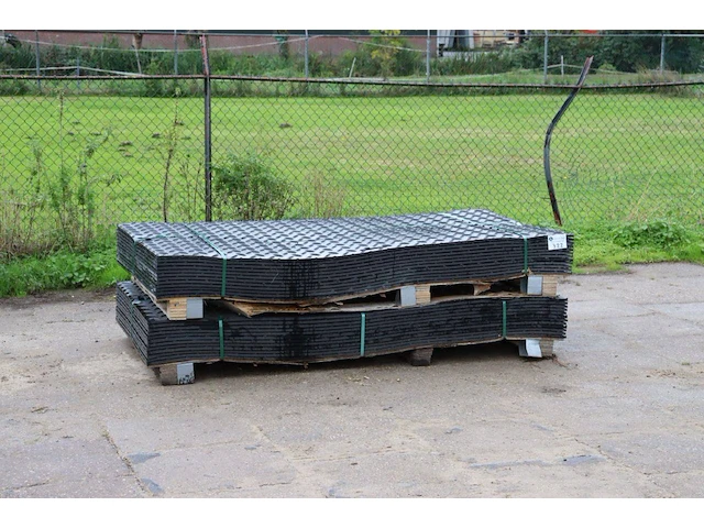 Kunststof rijplaten 220x120cm 24 stuks nieuw - afbeelding 1 van  1