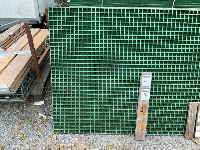 Kunststof roostervloer met gesloten mazen 32 x 32 mm - afbeelding 1 van  2