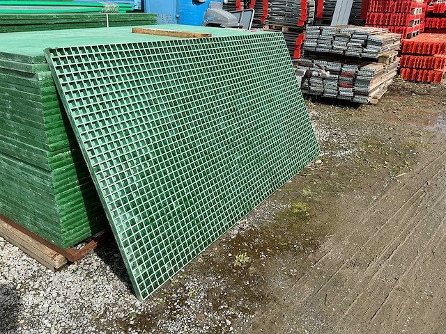 Kunststof roostervloer met gesloten mazen (5x) - afbeelding 1 van  2