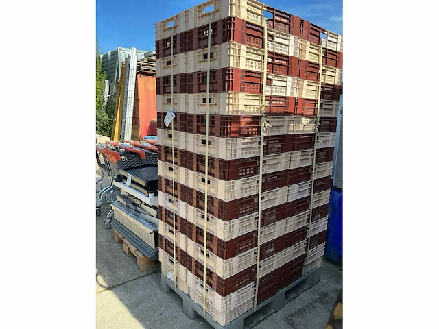 Kunststof stapelkratten (60x) - afbeelding 1 van  2