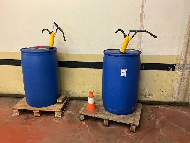 Kunststof vaten met pomp (2x) - afbeelding 1 van  3