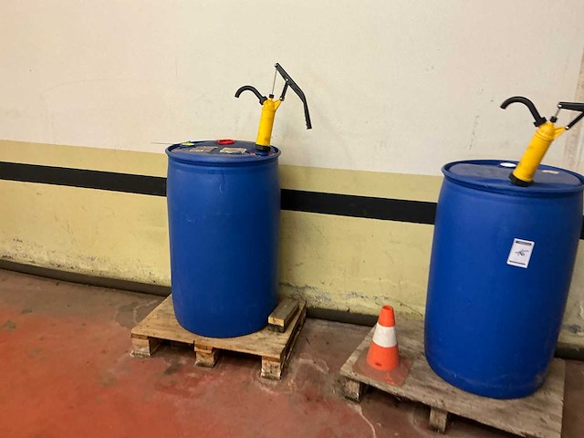 Kunststof vaten met pomp (2x) - afbeelding 3 van  3