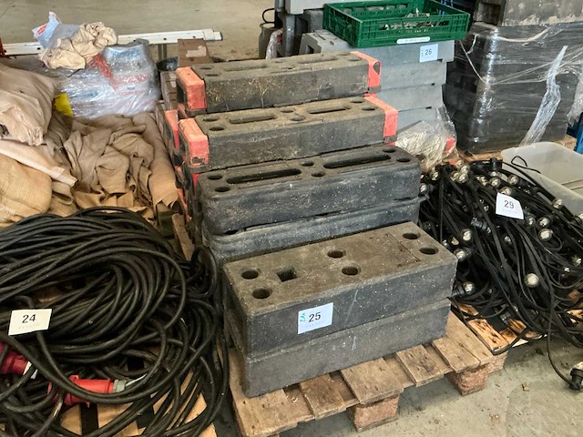 Kunststof voeten voor bouwhekken (ca. 21x) - afbeelding 1 van  4