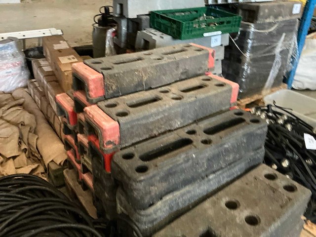 Kunststof voeten voor bouwhekken (ca. 21x) - afbeelding 3 van  4