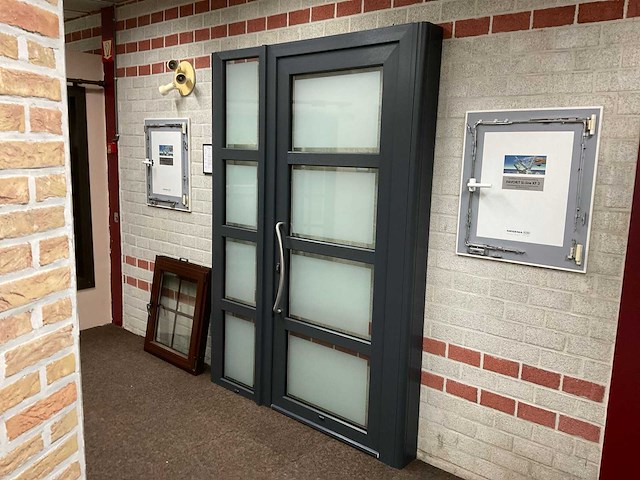 Kunststof voordeur met zijlicht - afbeelding 1 van  2