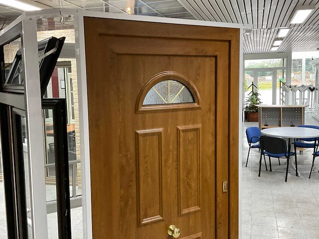 Kunststof voordeur - afbeelding 1 van  3