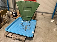 Kunststof waterbak en hoekruif