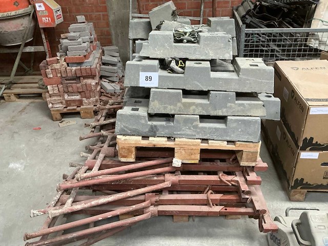 Kunststoffen bouwhekvoet (11x) + steunen (7x) - afbeelding 1 van  8