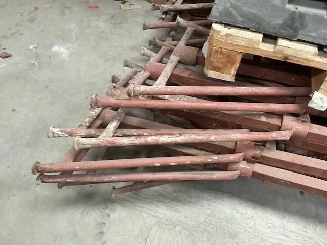 Kunststoffen bouwhekvoet (11x) + steunen (7x) - afbeelding 5 van  8