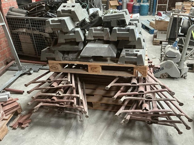 Kunststoffen bouwhekvoet (11x) + steunen (7x) - afbeelding 8 van  8