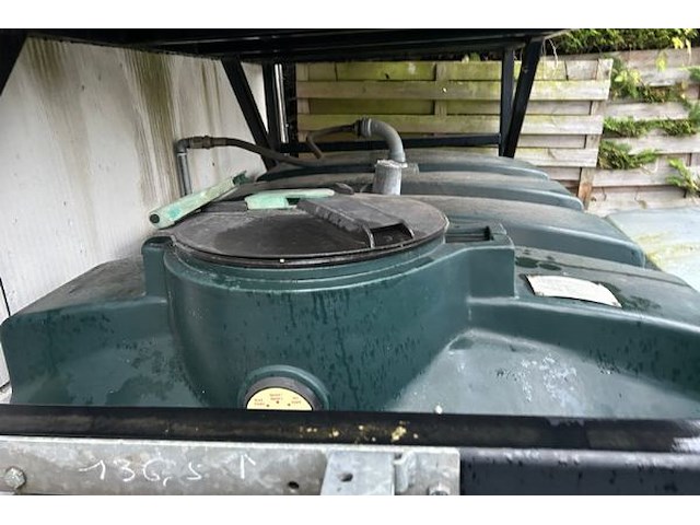 Kunststoftank bundman met afgedraaide olie - afbeelding 2 van  6