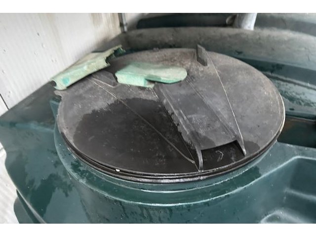 Kunststoftank bundman met afgedraaide olie - afbeelding 3 van  6
