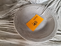 Kunstwerk en houten koffer - afbeelding 1 van  9