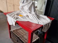 Kunstwerk en houten koffer - afbeelding 4 van  9