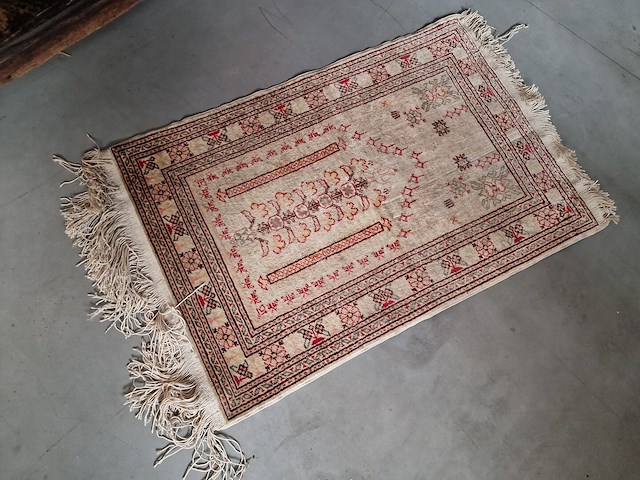 Kunstwerk en houten koffer - afbeelding 5 van  9