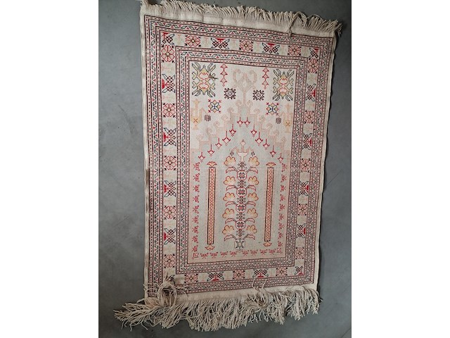 Kunstwerk en houten koffer - afbeelding 6 van  9