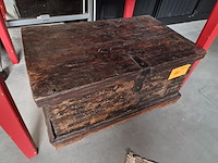 Kunstwerk en houten koffer - afbeelding 7 van  9