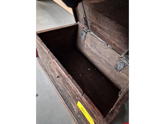 Kunstwerk en houten koffer - afbeelding 9 van  9