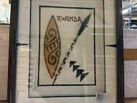 Kunstwerk rwanda schild + speer - afbeelding 1 van  1