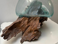Kunstwerk teakwortel met geblazen glas - afbeelding 1 van  2
