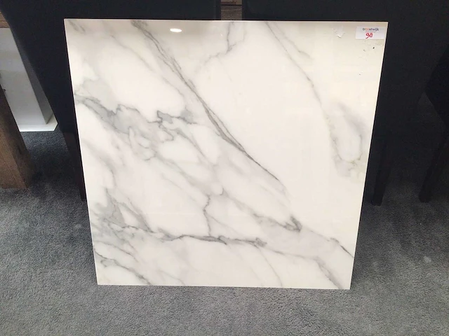 Kutahya calacatta gepolijst 80x80 cm tegel 184,32 m² - afbeelding 1 van  3