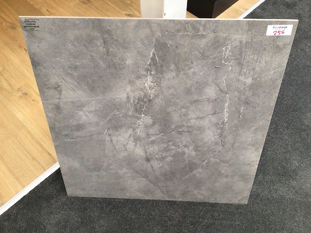 Kutahya royal pulpis grijs gepolijst vloertegel 80x80 cm 184,32 m² - afbeelding 2 van  5