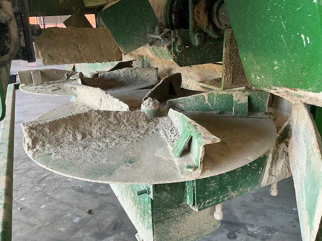 Kuxman k8000 kunstmeststrooier - 15m werkbreedte - afbeelding 8 van  9