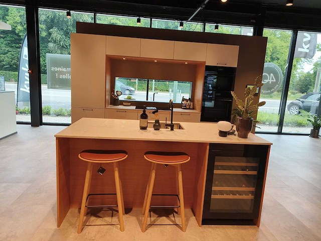 Kvik - ingerichte keuken - veda wit & licht eikenhout - afbeelding 1 van  6