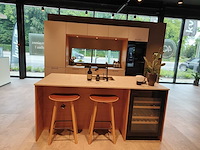 Kvik - ingerichte keuken - veda wit & licht eikenhout