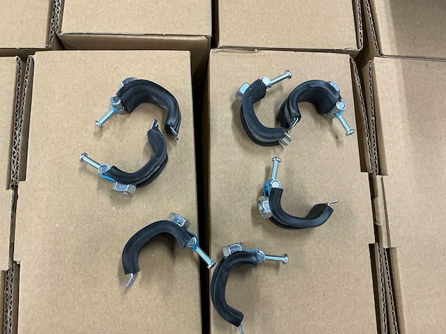 Kwikstrut m8 partij geluidsisolerende pijpklemmen - afbeelding 1 van  4