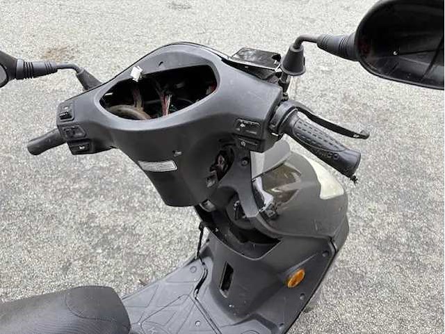 Kymco - brommerscooter - vp 50 - gemotoriseerde scooter - afbeelding 6 van  10
