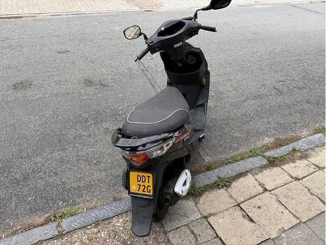 Kymco - brommerscooter - vp 50 - gemotoriseerde scooter - afbeelding 9 van  10