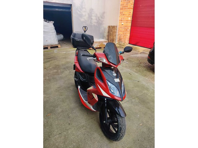 Kymco - super 8 - light mopeds & light motorised scooters - afbeelding 2 van  7