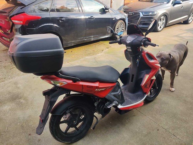 Kymco - super 8 - light mopeds & light motorised scooters - afbeelding 3 van  7
