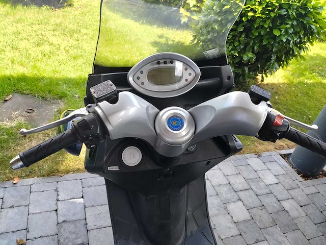 Kymco grand dink 250 cc scooter - afbeelding 2 van  19