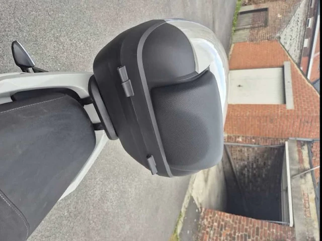 Kymco skytown ct kymco skytown 125 – 2025 – 2.500 km – onderhoud ok – euro 5+ – topcase – voorruit – usb-a/usb-c – 2 zitplaatsen - afbeelding 4 van  8